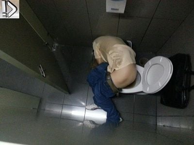dead-20on-20the-20shitter.jpg