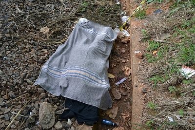 45-50-20yo-20woman-20jumped-20out-20from-20bridge-2004.jpg