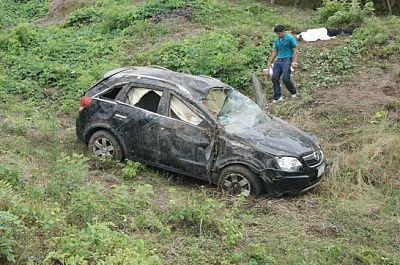 20-20yo-20woman-20killed-20in-20car-20rollover-2005.jpg