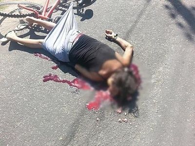 female-20on-20bicycle-20-20head-20crushed-20by-20truck-2001.jpg