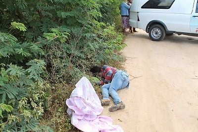 woman-20found-20killed-20at-20the-20roadside-2001.jpg