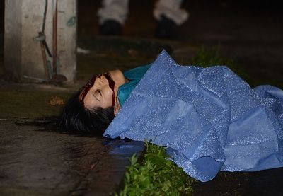 30-20yo-20-28approx-29-20woman-20shot-20while-20drinking-20beer-2002.jpg