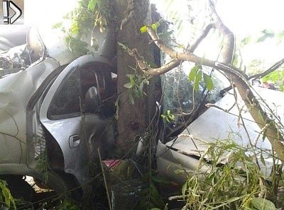 young-20girl-20trapped-20in-20wreckage-20-284-29.jpg