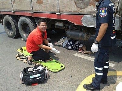 dead-20under-20truck-20-283-29.jpg