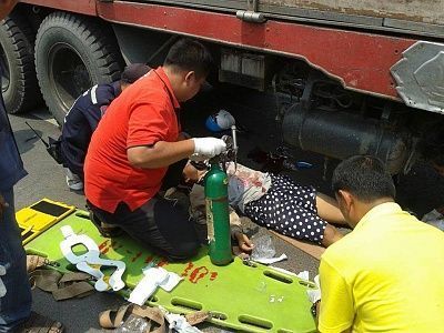 dead-20under-20truck-20-284-29.jpg