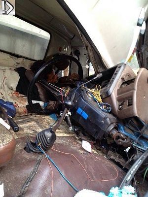 crushed-20truck-20driver-20-283-29.jpg