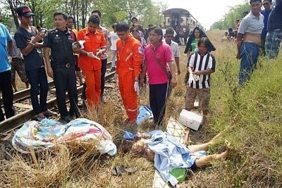train-20hits-20truck-20of-20people-20-281-29.jpg
