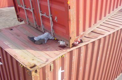 crushed_to_death_by_shipping_container_002.jpg