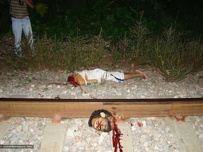 head_cut_off_by_train_001.jpg