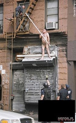 crazy_naked_man_003.jpg