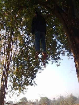 lovelydisgrace.com-hanged-boy-2.jpg
