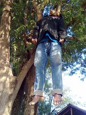 lovelydisgrace.com-hanged-boy-5.jpg