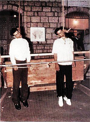 f04d-hang-atpeace.jpg