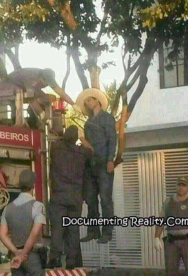 documentingreality.com-20-20cowboy-20kills-20himself-202.jpg