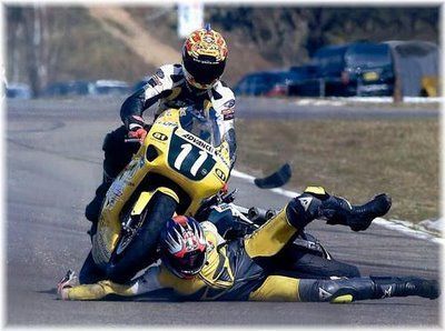 motorcycle-crash-740707.jpg