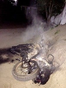 moto-225x300.jpg
