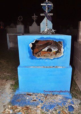 tomb1.jpg