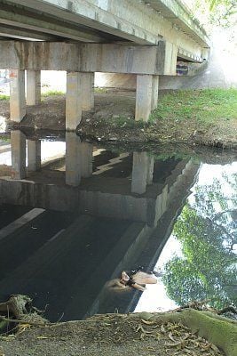 encuentran-cad-c3-a1ver-en-puente-de-r-c3-ado-medio-2.jpg