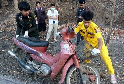 scooter-booter-knocks-heads-tree-11-uttaradit-th-mar-12-17.jpg