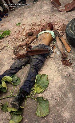 anti-gov-protesters-riot-police-deadly-clash-scores-dead-10b-kinshasa-cg-sep-19-16.jpg