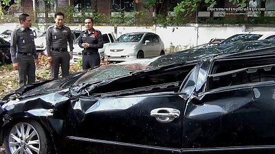 2-women-dead-car-reverses-5-stories-out-shopping-mall-parking-lot-14b-hat-yai-th-mar-2-17.jpg