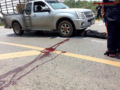 motorcyclist-swipes-car-goes-airborne-hits-front-pickup-truck-5-saraburi-th-mar-26-17.jpg