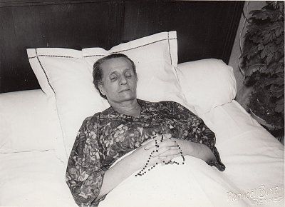 femme-20sur-20son-20lit-20de-20mort.jpg