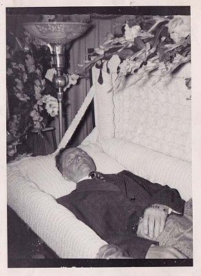 dead-20man-20around-201930.jpg