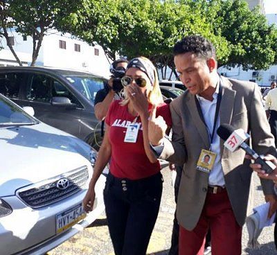 44-yo-woman-shot-police-11.jpg