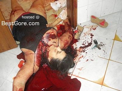 bloody-massacre-mother-child-home-02.jpg