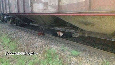 05-20-documentingreality.com-20-20suicide-20on-20train-20tracks.jpg