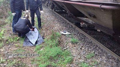 07-20-documentingreality.com-20-20suicide-20on-20train-20tracks.jpg