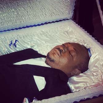 Muna-Obiekwes-last-picture-in-his-casket.jpg