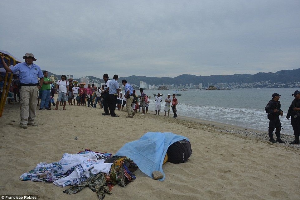 318DBE1000000578-3464121-Murder_In_a_James_Bond_style_murder_a_killer_swam_to_the_shore_o-a-26_1.jpg