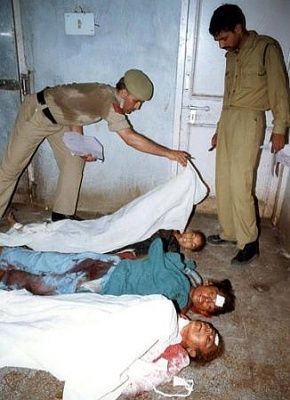 kashmir-hindus-attacked3.jpg