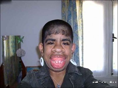 1234257658_kissme.jpg