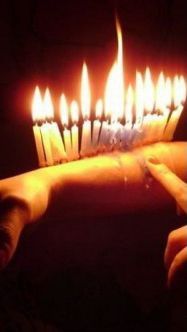 emo-girl-25-candles-arm-05-500x332_1.jpg