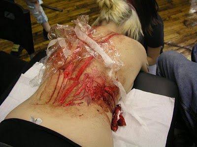 1skin-carving-extreme-tatoo-crazy-02.jpg