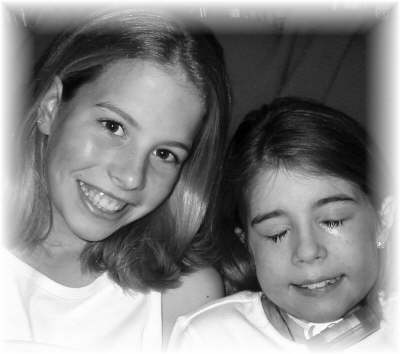 db_Kelly_and_Kaitlyn1.jpg