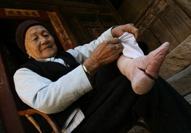 foot-binding-5.jpg