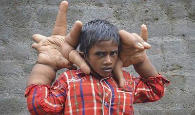 giant-hands-501311.jpg