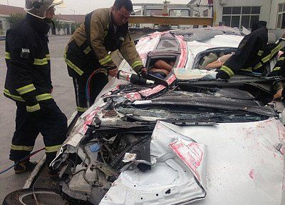 car-crushed-shipping-container-01.jpg