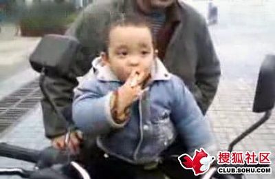 2-year-old-chinese-child-smokes-02.jpg