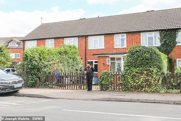 75473331-12522917-Police_on_the_scene_in_Main_Street_Stonnall_Neighbours_said_that-a-5_169479702.jpg
