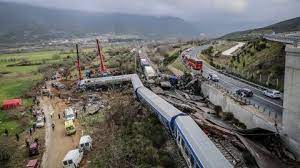 trainscollide.jpg