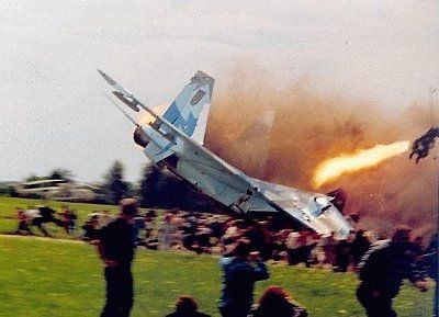 fighter-jet-crash-airshow.jpg