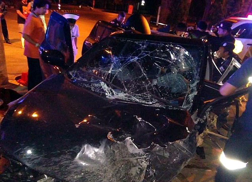 41A9F44F00000578-4631822-The_battered_black_Suzuki_after_it_crashed_into_a_post_while_two-a-20_1.jpg