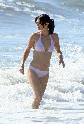courteney-cox-bikini-1-cox01.jpg