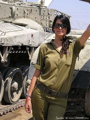 cutesoldiergirlandheavyidftanks.jpg