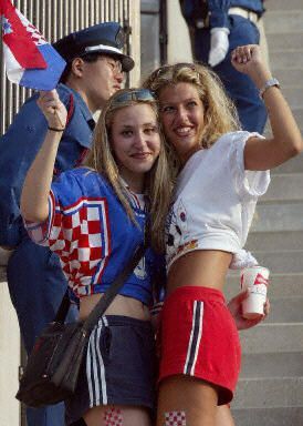 girlies327kr.jpg